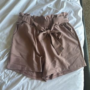 Mauve shorts with bow tie